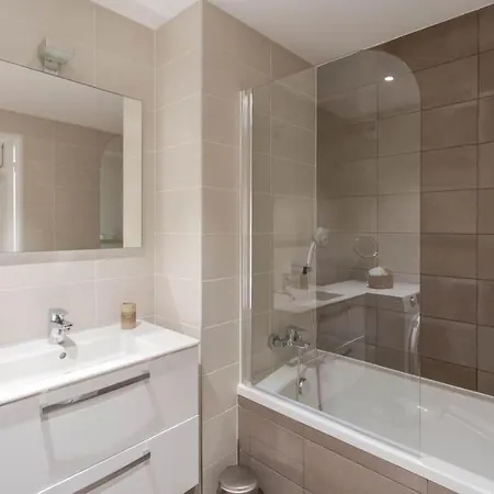 A7- 2 Bdr Sea & Mountain View - Ac, Parking, Pool & Terrace Apartment Antibes